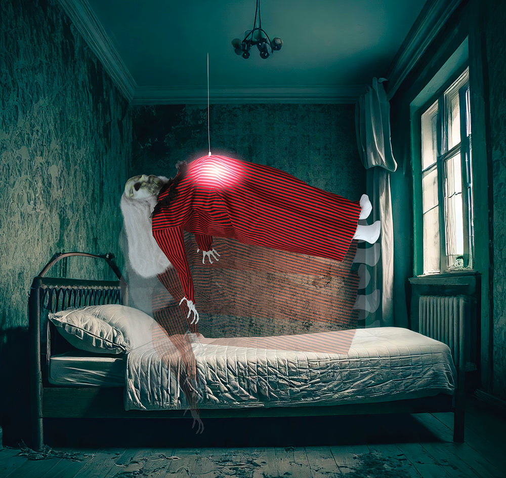 LEVITATING DEAD WOMAN LIGHT SOUND AND MOVEMENT 70